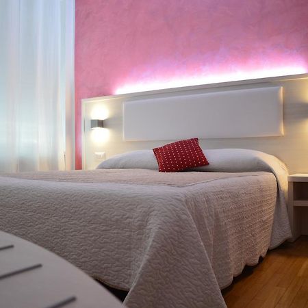 โมเมนติ โรมานี เบดแอนด์เบรคฟาสต์ Bed & Breakfast ภายนอก รูปภาพ