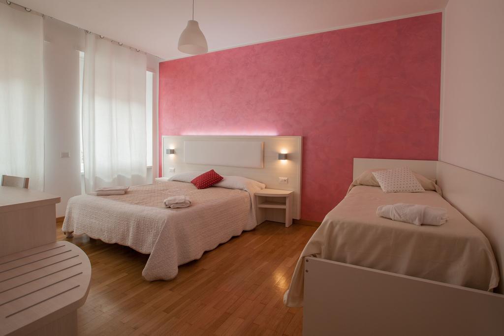 โมเมนติ โรมานี เบดแอนด์เบรคฟาสต์ Bed & Breakfast ภายนอก รูปภาพ